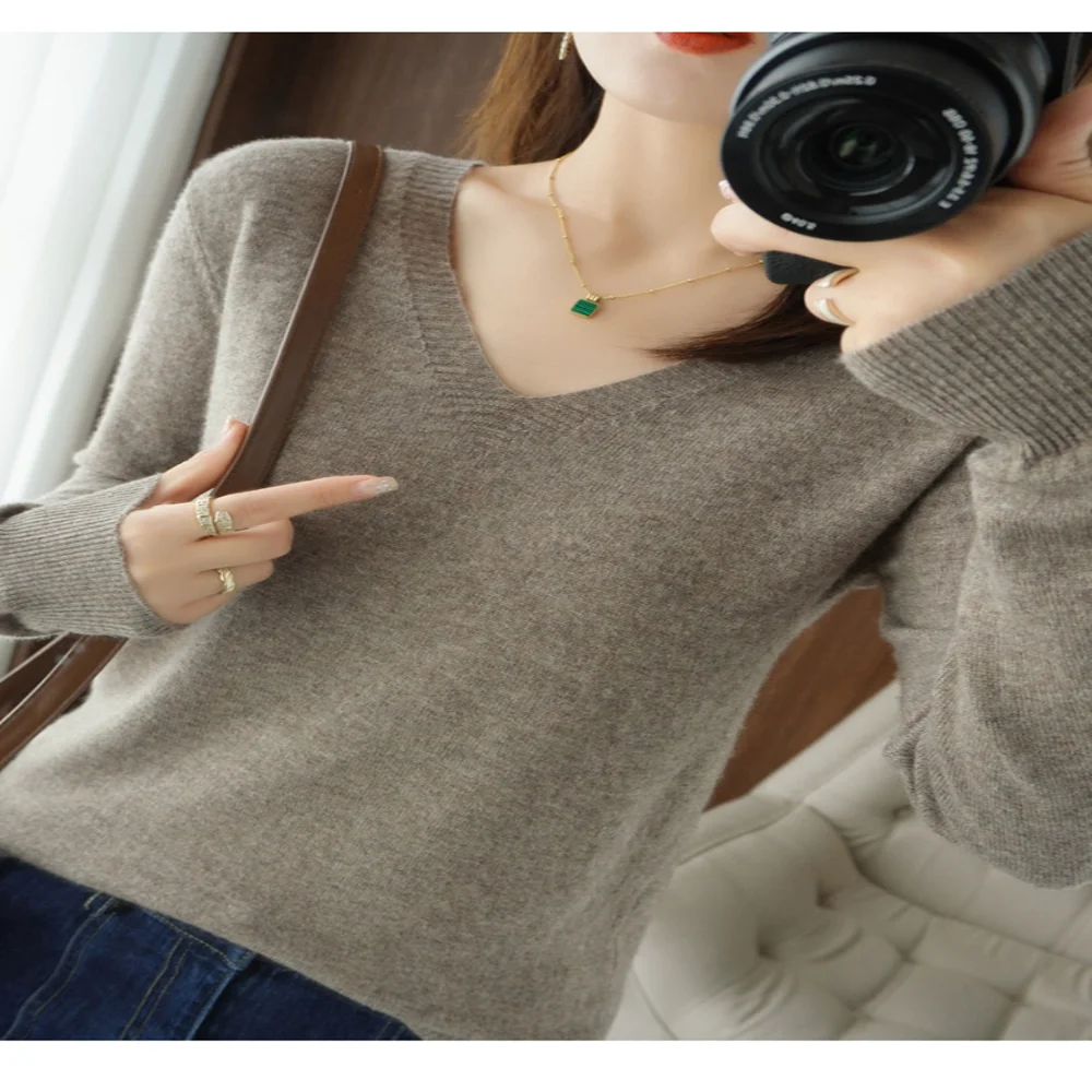 Autumn Winter Women'S New V-Neck Loose Knit Sweater Solid Color Casual Versatile Sweater Long Sleeved Top Knitted Bottom Sweater
Autumn Winter Women'S New V-Neck Loose Knit Sweater Solid Color Casual Versatile Sweater Long Sleeved Top Knitted Bottom Sweater
