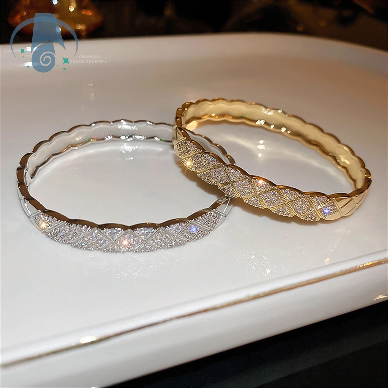 Женский браслет с цирконием и бриллиантами, стеганый сетчатый браслет с бриллиантами, винтажный роскошный элитный ювелирный подарок для нее, элегантный
Женский браслет с цирконием и бриллиантами, стеганый сетчатый браслет с бриллиантами, винтажный роскошный элитный ювелирный подарок для нее, элегантный