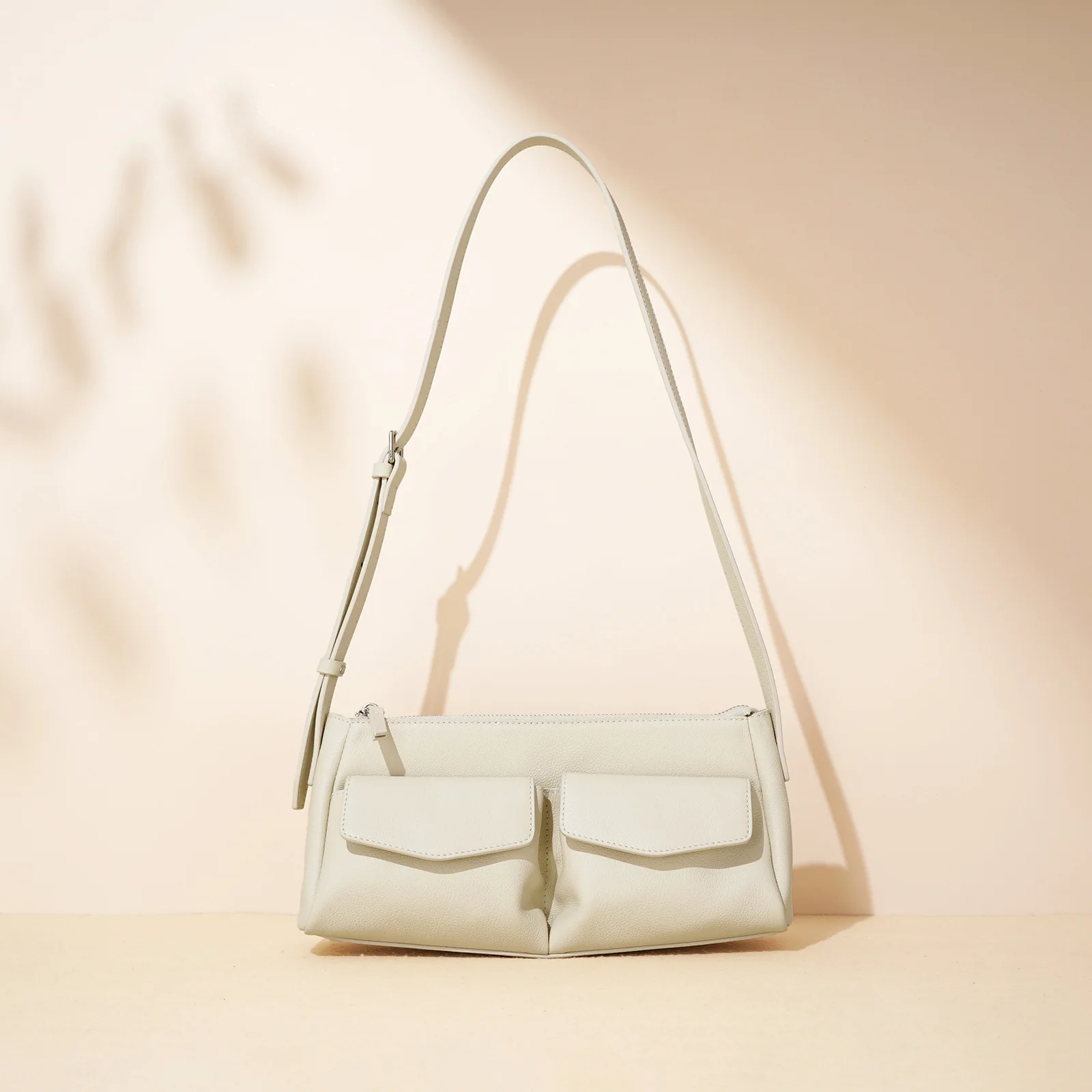 FIRMRANCH Dual Pocket Design High-End Top Layer Leather Fashionable Versatile Casual Single Shoulder Armpit Bag Crossbody Purse
FIRMRANCH Dual Pocket Design High-End Top Layer Leather Fashionable Versatile Casual Single Shoulder Armpit Bag Crossbody Purse