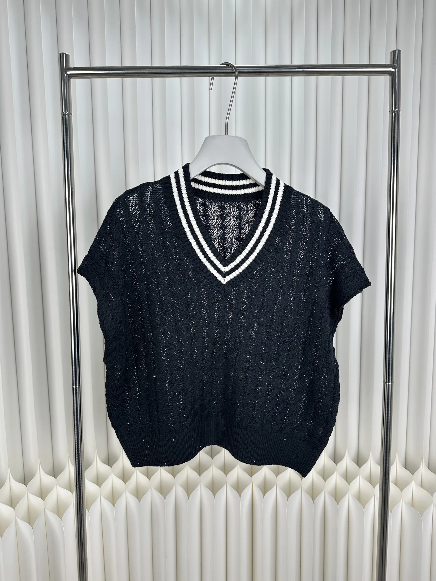 2026 New Arrival: Women'S V-Neck Linen Knit Sweater With Contrast Striped Neckline And Sequin Accents
2026 New Arrival: Women'S V-Neck Linen Knit Sweater With Contrast Striped Neckline And Sequin Accents