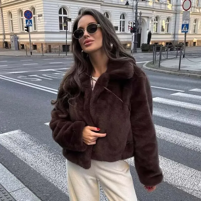 YENKYE Fashion Faux Fur Short Coat For Women Lapel Collar Long Sleeve Autumn Winter Warm Outerwear
YENKYE Fashion Faux Fur Short Coat For Women Lapel Collar Long Sleeve Autumn Winter Warm Outerwear