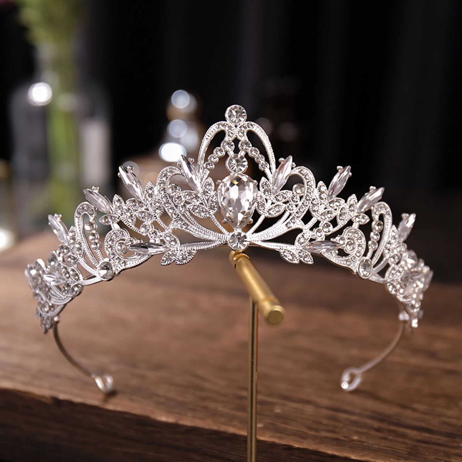 Bridal Crown Headwear Rhinestones Inlaid Retro Headdress Luxury Alloy Crown Wedding Birthday Hair Accessories for Female
Bridal Crown Headwear Rhinestones Inlaid Retro Headdress Luxury Alloy Crown Wedding Birthday Hair Accessories for Female