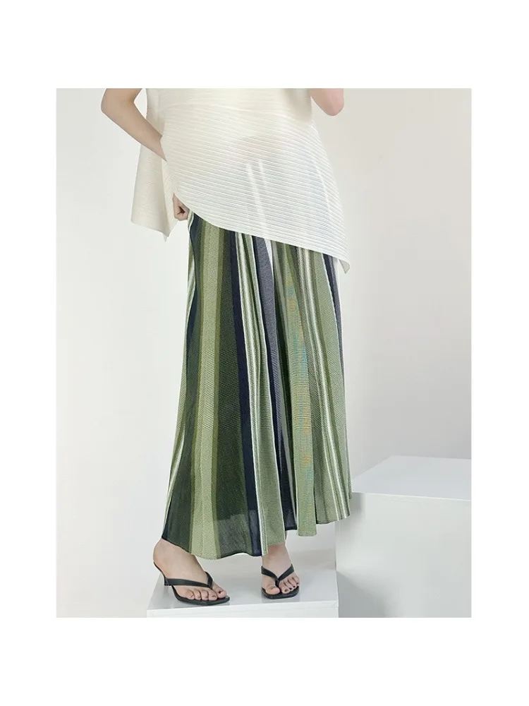 Весна/лето 2025 Miyake Fold, новый стиль, полосатая длинная юбка средней длины для женщин, большая распашная длинная юбка трапециевидной формы
Весна/лето 2025 Miyake Fold, новый стиль, полосатая длинная юбка средней длины для женщин, большая распашная длинная юбка трапециевидной формы