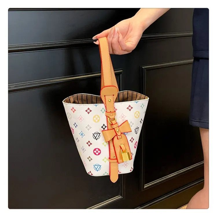 Luxury Metallic Chain Bucket Bag 2025 Women's Elegant Evening Purse, PU Leather Shoulder Bag for Party/Date, Glamorous Accent
Luxury Metallic Chain Bucket Bag 2025 Women's Elegant Evening Purse, PU Leather Shoulder Bag for Party/Date, Glamorous Accent
