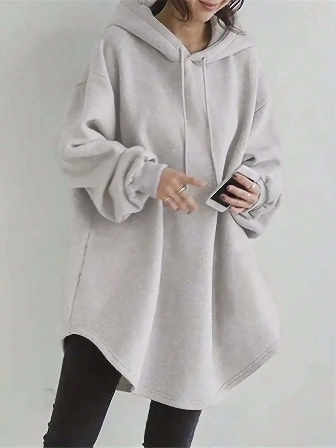 Женская удлиненная толстовка оверсайз с капюшоном на шнурке, повседневный свободный крой для осени и зимы
Женская удлиненная толстовка оверсайз с капюшоном на шнурке, повседневный свободный крой для осени и зимы