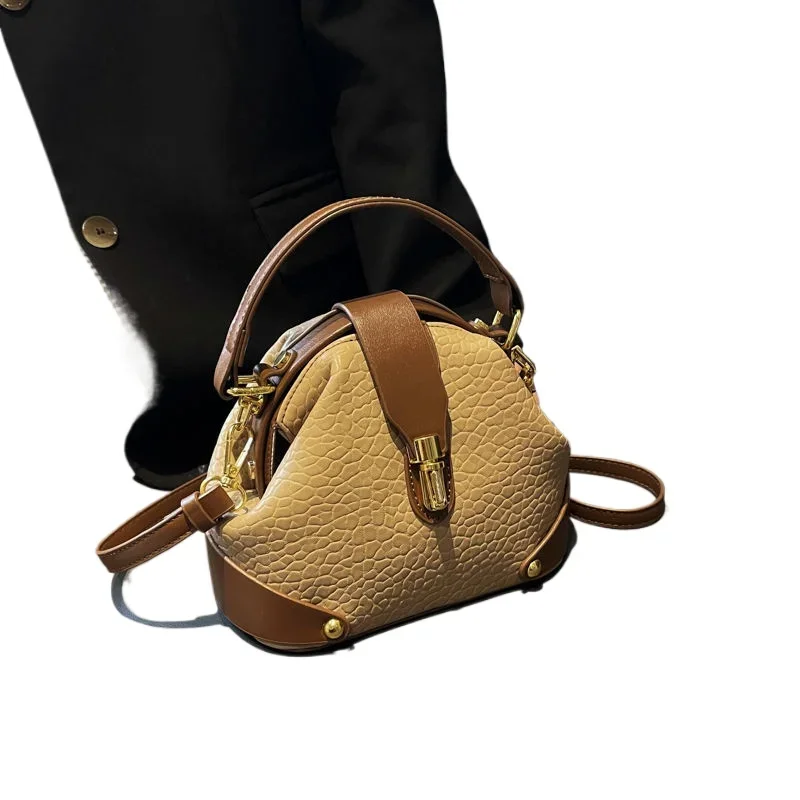 High-grade Bags Female Autumn and Winter New Net Red All Fashion Hand Crossbody Bag Simple Texture Shoulder Bag Good-looking
High-grade Bags Female Autumn and Winter New Net Red All Fashion Hand Crossbody Bag Simple Texture Shoulder Bag Good-looking