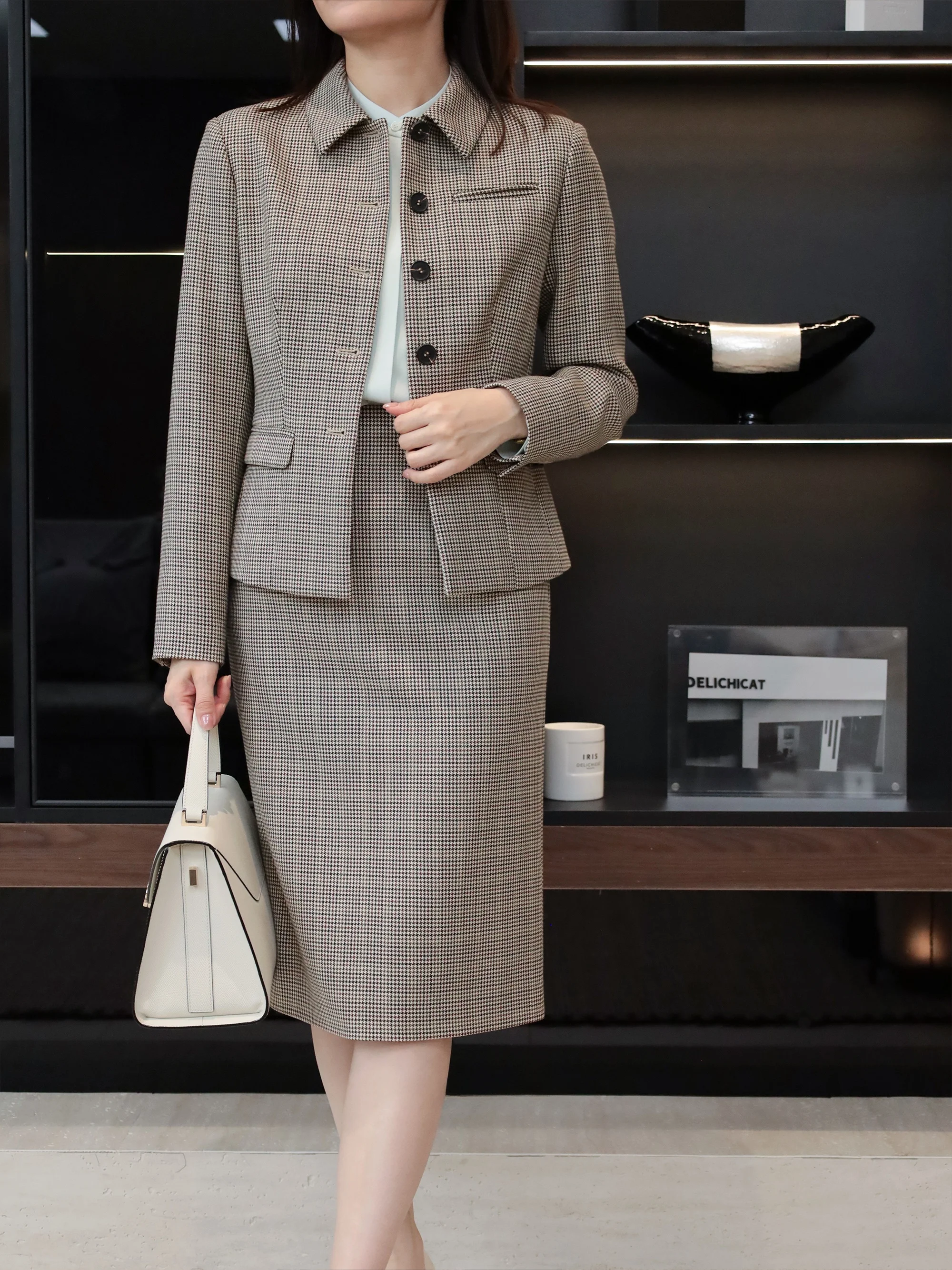 Ele Woolen Plaid Suit Jaet And Skirt Set Chi Spring Baker Street Commuter Faion Long Sve Long Pants Workwear
Ele Woolen Plaid Suit Jaet And Skirt Set Chi Spring Baker Street Commuter Faion Long Sve Long Pants Workwear