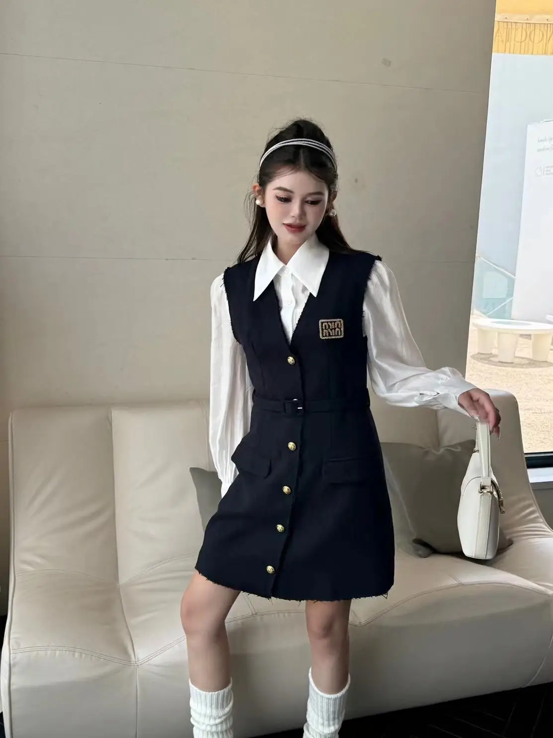 Ele Faionable irt Collar Button Waist Belt V Ne Vest Dr Set Women Autumn 2024 New Sle Long Sve Button up
Ele Faionable irt Collar Button Waist Belt V Ne Vest Dr Set Women Autumn 2024 New Sle Long Sve Button up