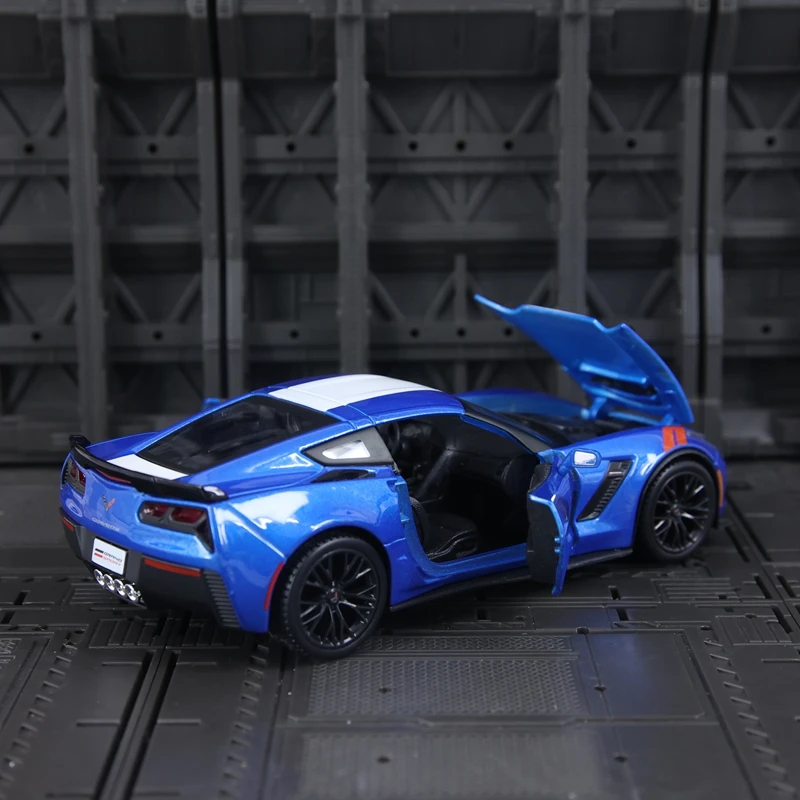 Модель автомобиля Maisto 1:24, имитирующая Corvette Grand Sport 2017 года, из сплава, с открывающимися дверями и капотом, богатая детализация, высокое качество изготовления.
Модель автомобиля Maisto 1:24, имитирующая Corvette Grand Sport 2017 года, из сплава, с открывающимися дверями и капотом, богатая детализация, высокое качество изготовления.