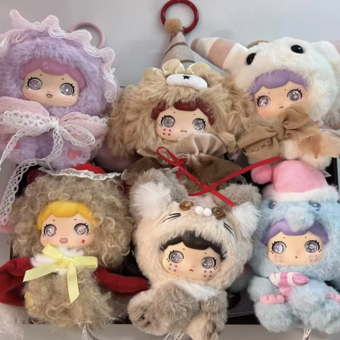 In Stock Hug Fantasy Dreamland Full Set 6pcs Plush Blind Box Kawaii Collectible Figure Desk Decor Birthday Gift For Fans Toy
In Stock Hug Fantasy Dreamland Full Set 6pcs Plush Blind Box Kawaii Collectible Figure Desk Decor Birthday Gift For Fans Toy