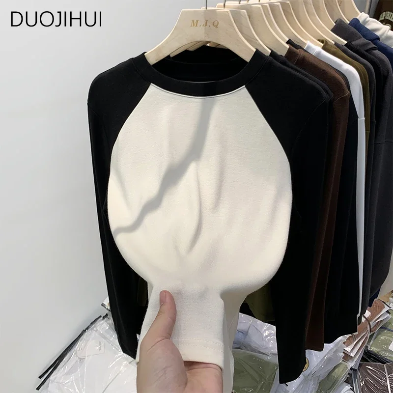 DUOJIHUI осенние винтажные контрастные тонкие женские футболки Американские новые базовые повседневные однотонные Модные женские футболки с круглым вырезом
DUOJIHUI осенние винтажные контрастные тонкие женские футболки Американские новые базовые повседневные однотонные Модные женские футболки с круглым вырезом