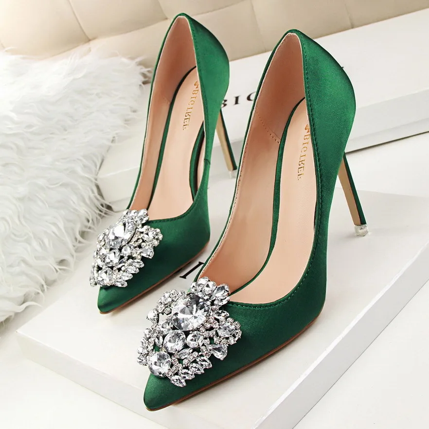 Ladies' high heels, rhinestone women's shoes, slim heels, sexy shallow mouth, pointed toe single shoes, women's shoes
Ladies' high heels, rhinestone women's shoes, slim heels, sexy shallow mouth, pointed toe single shoes, women's shoes