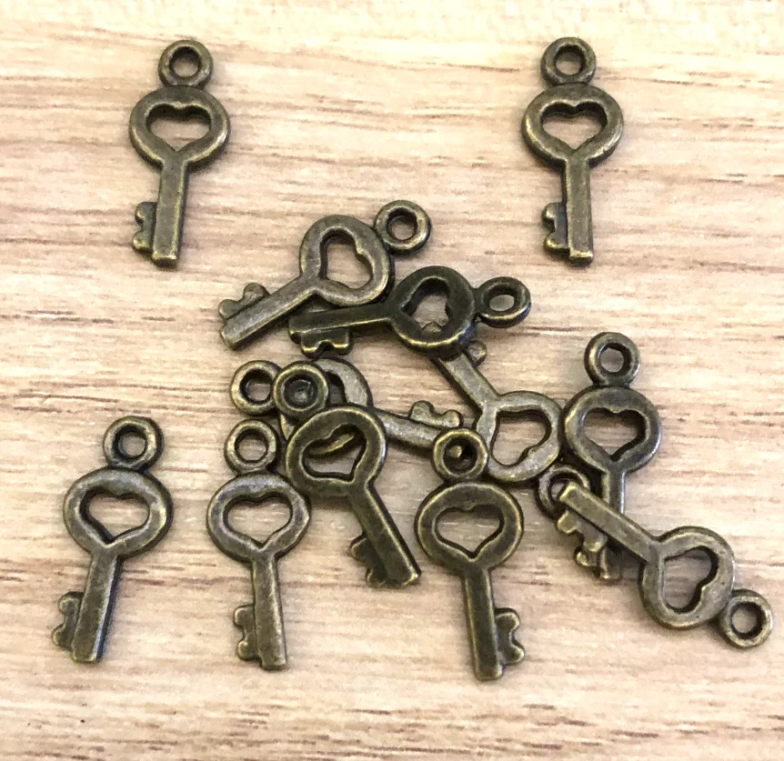 50pcs 16*7mm Zinc alloy metal Lovely key shaped pendants for handmade HW3391
50pcs 16*7mm Zinc alloy metal Lovely key shaped pendants for handmade HW3391