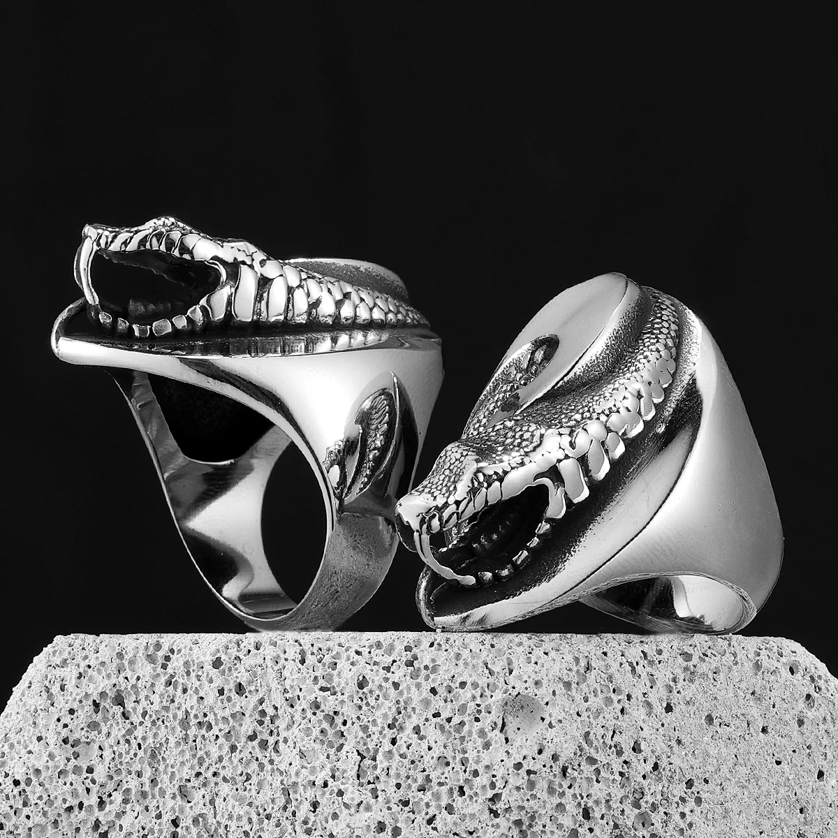 Stainless Steel Men Rings Unique Alien Snake Punk Trendy for Women Biker Fashion Jewelry Halloween Creativity Gift Wholesale
Stainless Steel Men Rings Unique Alien Snake Punk Trendy for Women Biker Fashion Jewelry Halloween Creativity Gift Wholesale