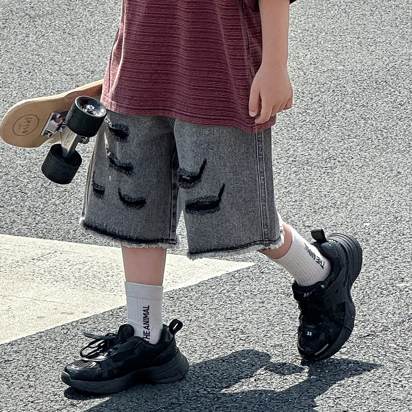Boys' Summer Shorts Children's Korean Version 2025 New Summer Outfit Trendy and Cool Denim Ripped Hole Trendy Retro Five Points
Boys' Summer Shorts Children's Korean Version 2025 New Summer Outfit Trendy and Cool Denim Ripped Hole Trendy Retro Five Points