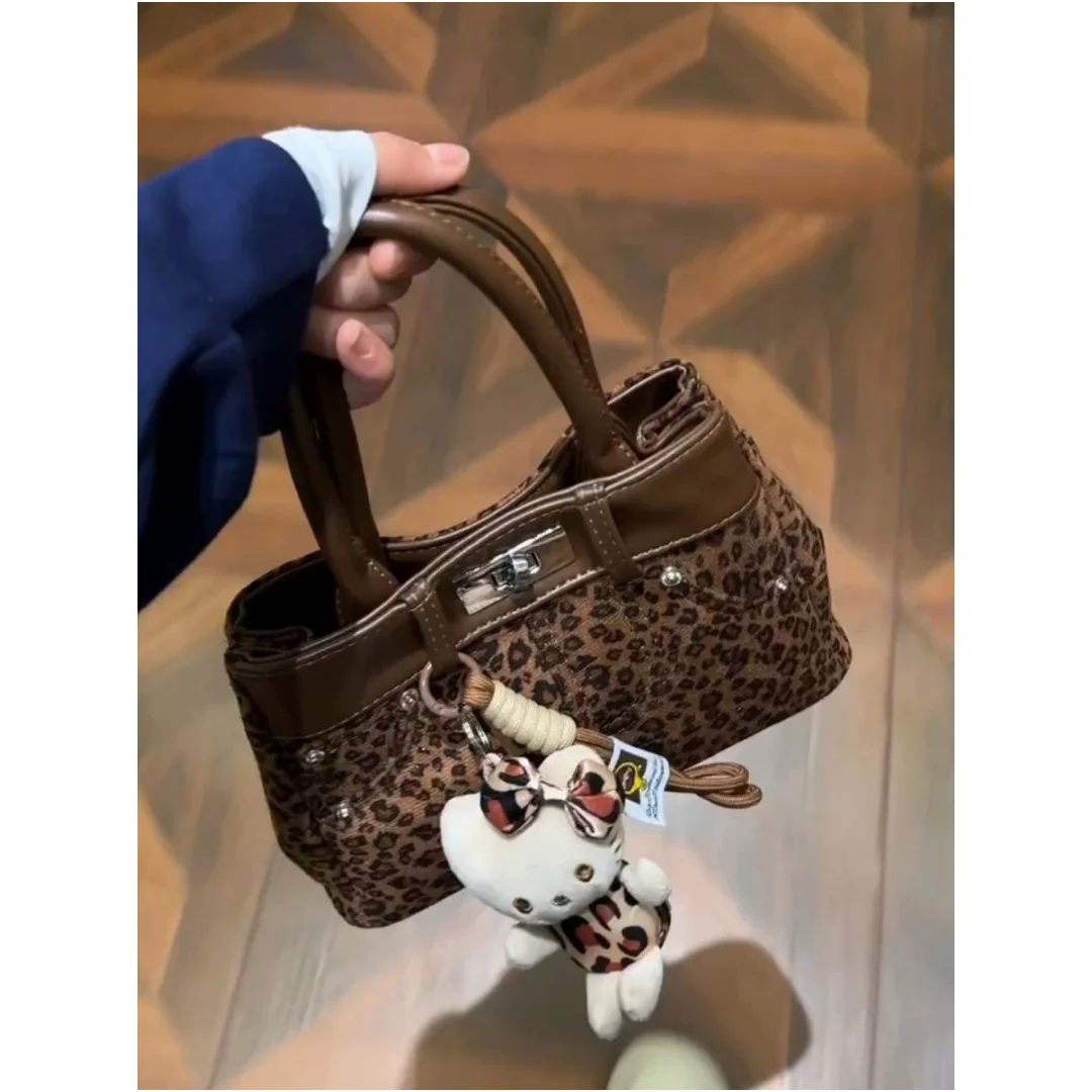 Faionable Leopard Print Crossbody Bag Women's Handbag Sli High-End Feel Commuter Handheld Small Bag Soft Leather
Faionable Leopard Print Crossbody Bag Women's Handbag Sli High-End Feel Commuter Handheld Small Bag Soft Leather