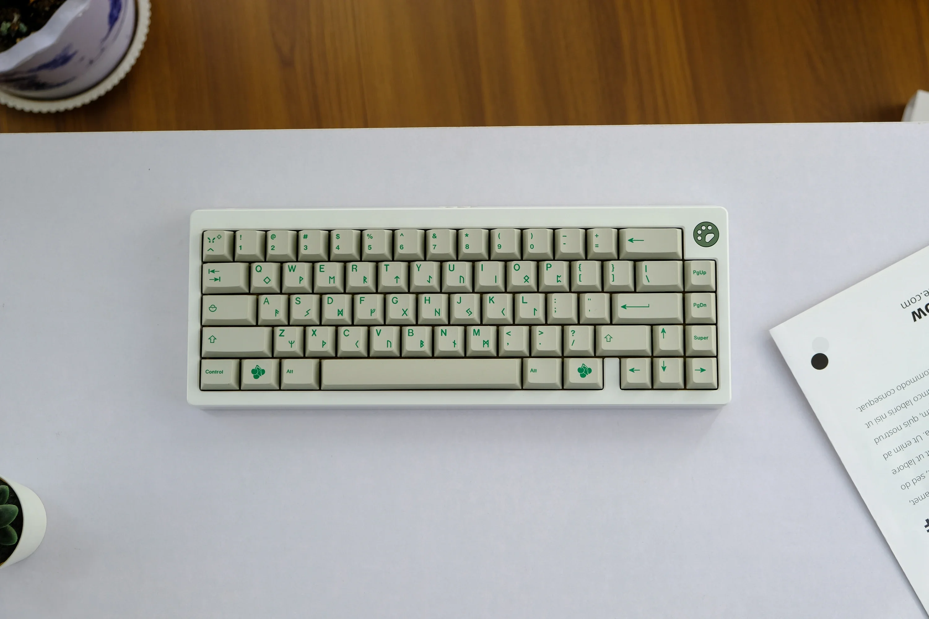Винтажный зеленый колпачок Luhn Text Root PBT оригинальной высоты 7u, ISO, разделенный
Винтажный зеленый колпачок Luhn Text Root PBT оригинальной высоты 7u, ISO, разделенный