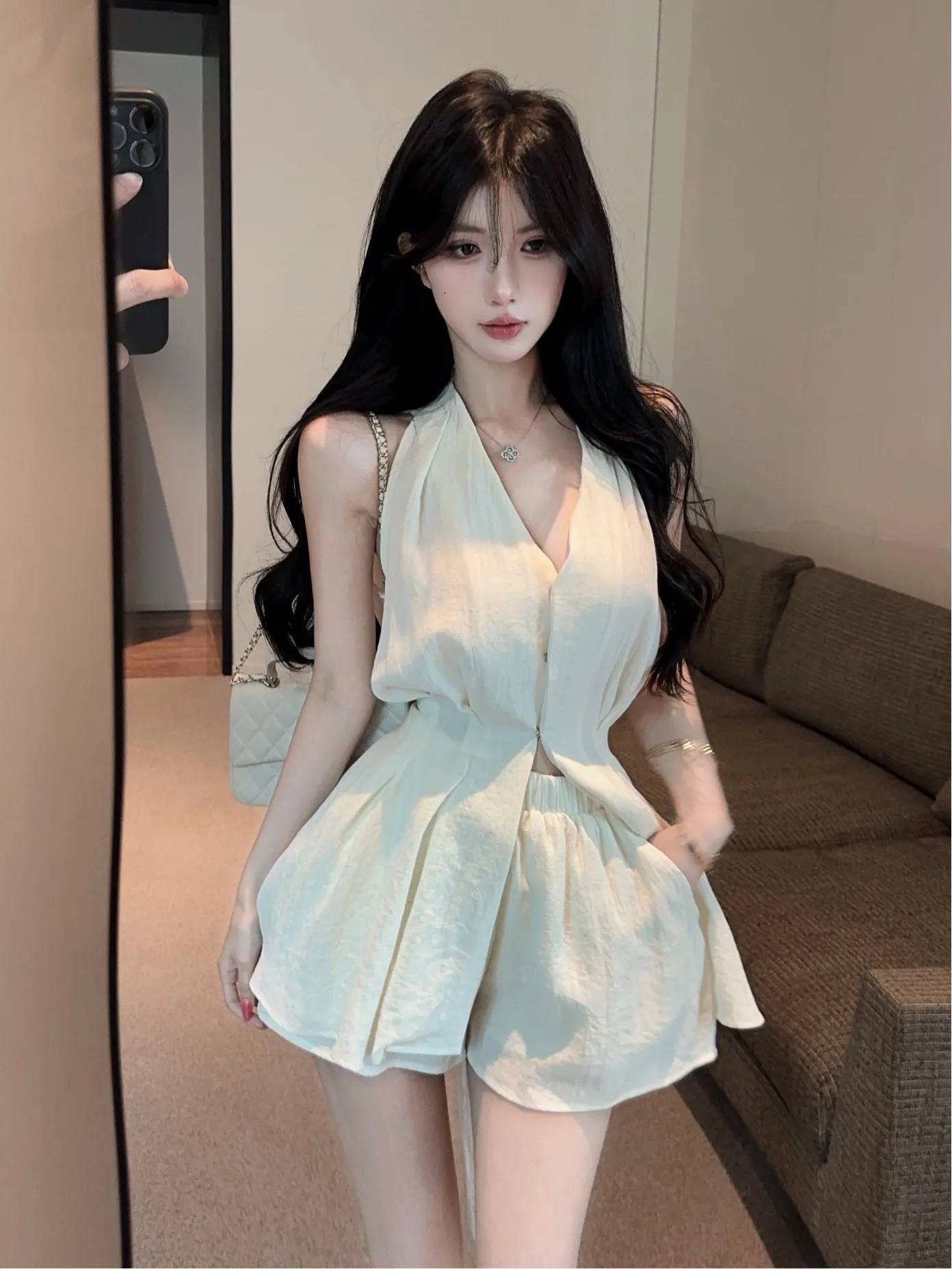 Slim Fit Summer Casual Thin Short Sleeve Waist Cinched Neckline Vest Shorts Two Piece Set Women's Fashion Cotton V Neck Vest
Slim Fit Summer Casual Thin Short Sleeve Waist Cinched Neckline Vest Shorts Two Piece Set Women's Fashion Cotton V Neck Vest