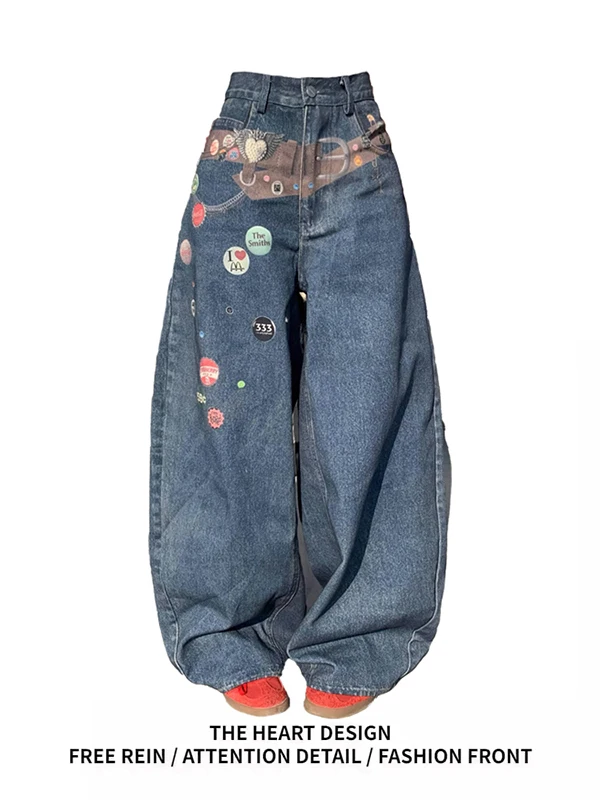 Retro American Fun Badge Printed Wide Leg Jeans Women's Spring Summer New Loose Belt High Waist Denim Pants Cool Feeling
Retro American Fun Badge Printed Wide Leg Jeans Women's Spring Summer New Loose Belt High Waist Denim Pants Cool Feeling