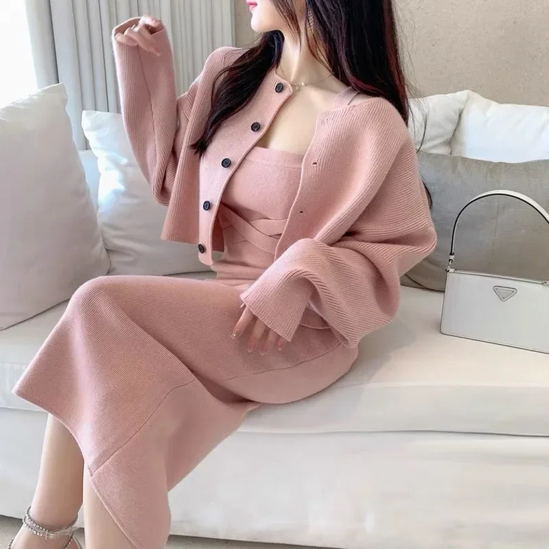 New Fashion Autumn Winter Women's Casual Two Piece Set Long Sleeved Cardigan Top+Lace Up Sweater Vest Sheath Dresses Suit Z96
New Fashion Autumn Winter Women's Casual Two Piece Set Long Sleeved Cardigan Top+Lace Up Sweater Vest Sheath Dresses Suit Z96