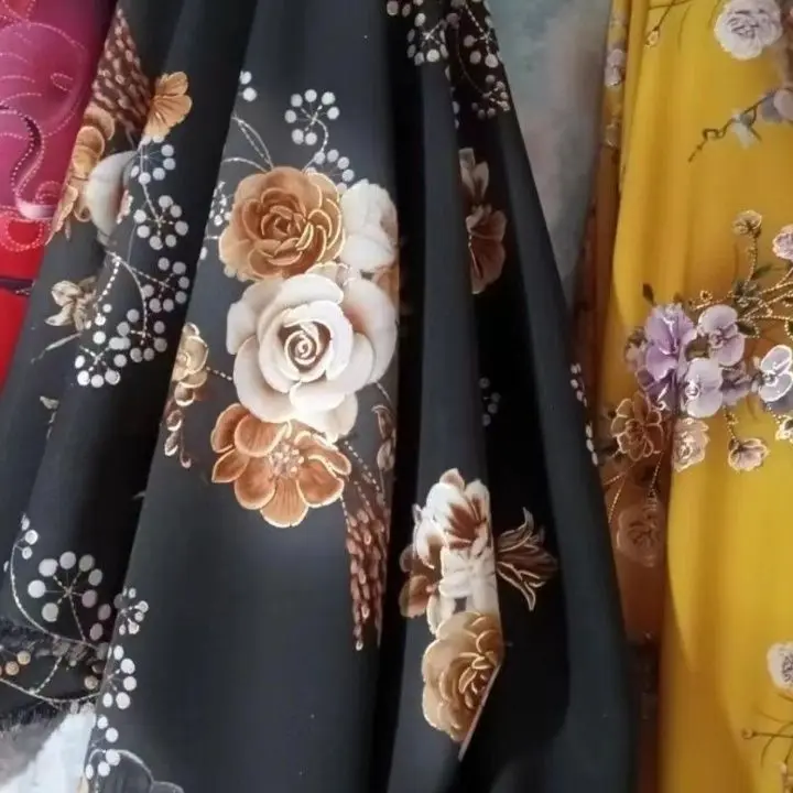 Ткань для национальных костюмов: длинная шелковая атласная ткань Гунчжу с 3D-золотым принтом, ширина 0,5 метра, для домашнего текстиля.
Ткань для национальных костюмов: длинная шелковая атласная ткань Гунчжу с 3D-золотым принтом, ширина 0,5 метра, для домашнего текстиля.