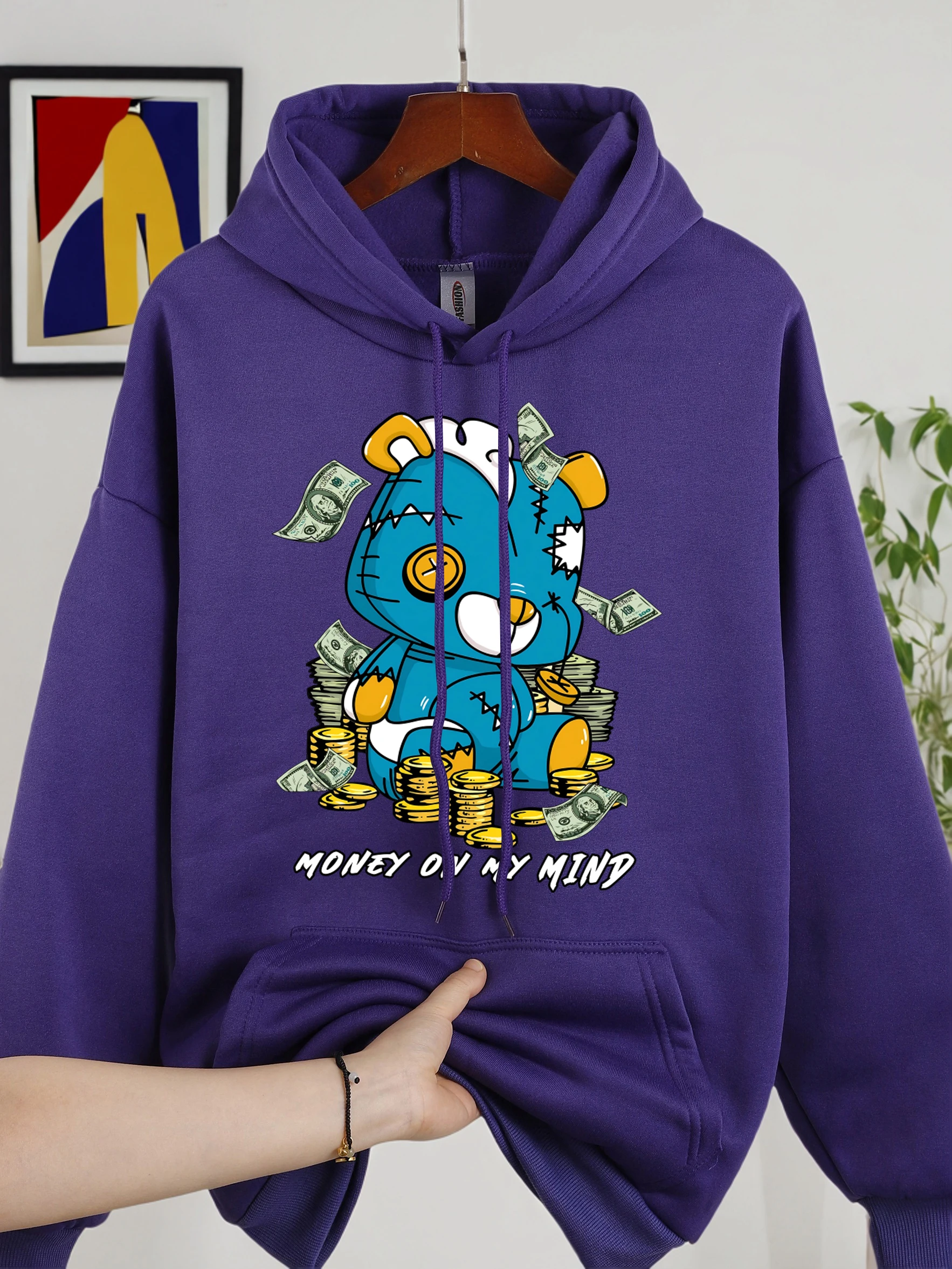 Money On My Mind Cartoon Bear Design Male Hoodie Street Pullovers Fleece Autumn Warm Tracksuit Unisex Loose All-Match Clothing
Money On My Mind Cartoon Bear Design Male Hoodie Street Pullovers Fleece Autumn Warm Tracksuit Unisex Loose All-Match Clothing