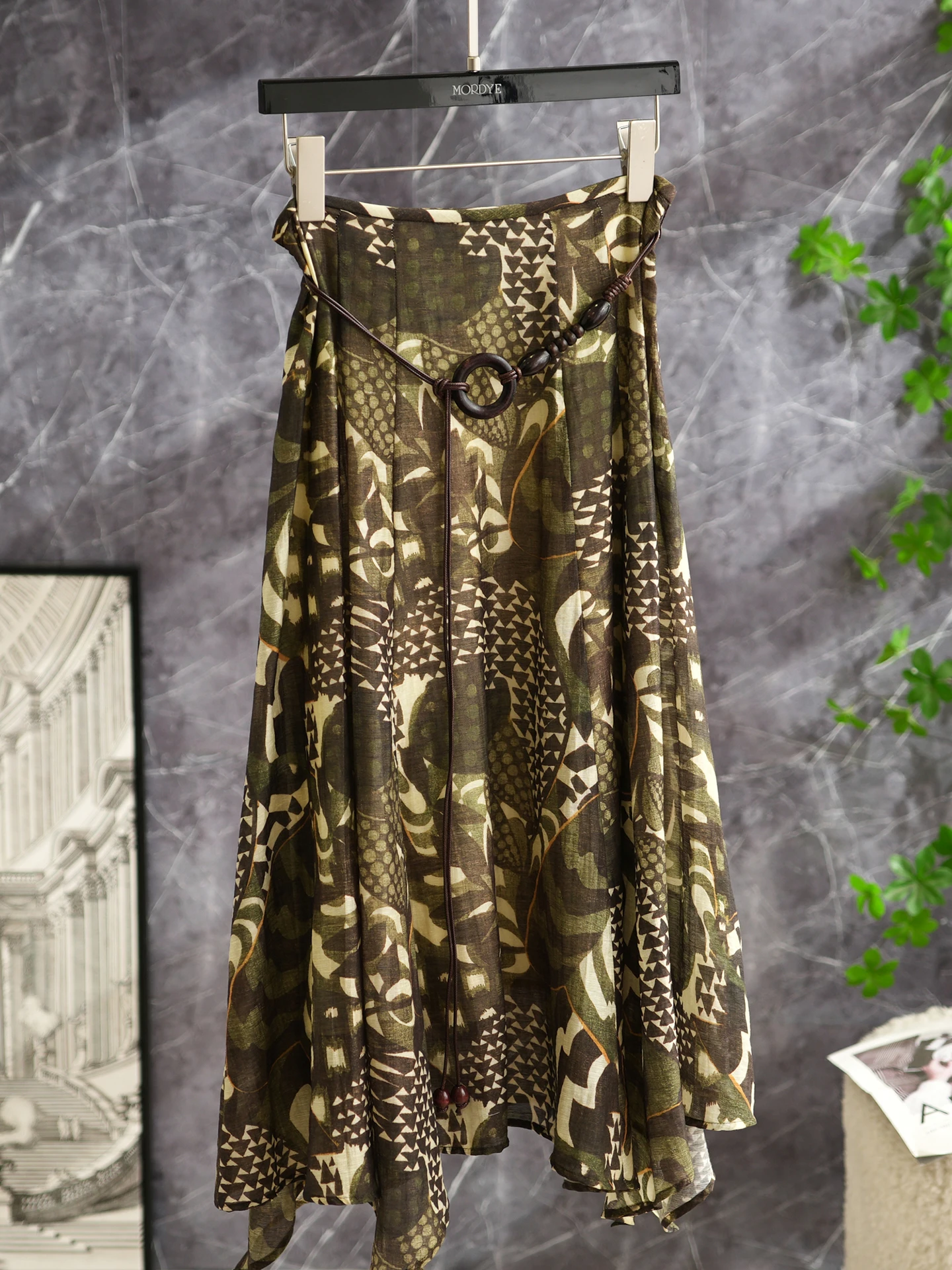 Bohemian Floral Print Asymmetrical Hem Midi Skirt Women's Brand Breathable Skin-Friendly High Waist A-Line Skirt
Bohemian Floral Print Asymmetrical Hem Midi Skirt Women's Brand Breathable Skin-Friendly High Waist A-Line Skirt