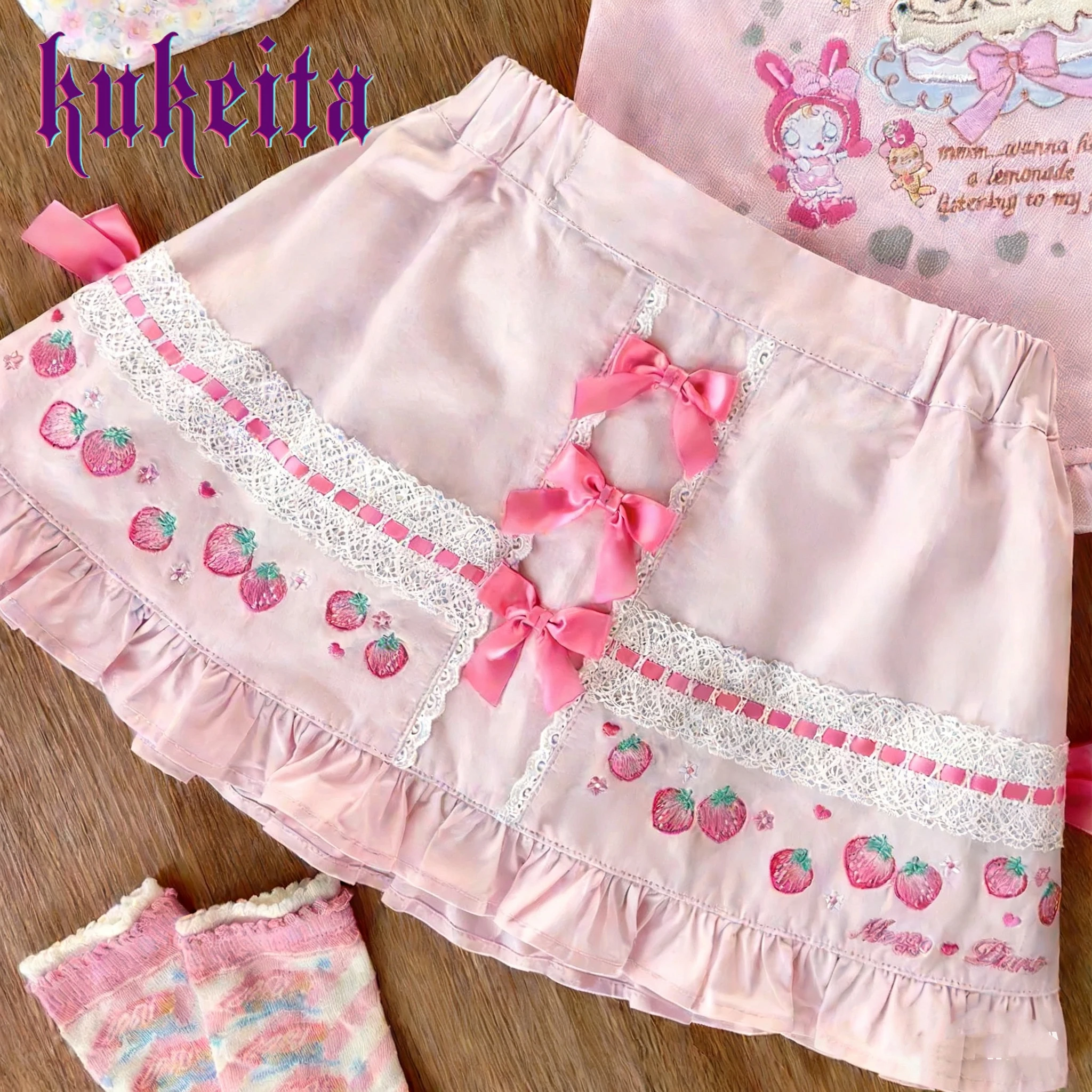 Japanese Sweet Kawaii Strawberry Print Skirts Women Lolita Style Y2k Low Waist A-Line Mini Skirt Summer Lace Bow Pleated Skirt
Japanese Sweet Kawaii Strawberry Print Skirts Women Lolita Style Y2k Low Waist A-Line Mini Skirt Summer Lace Bow Pleated Skirt