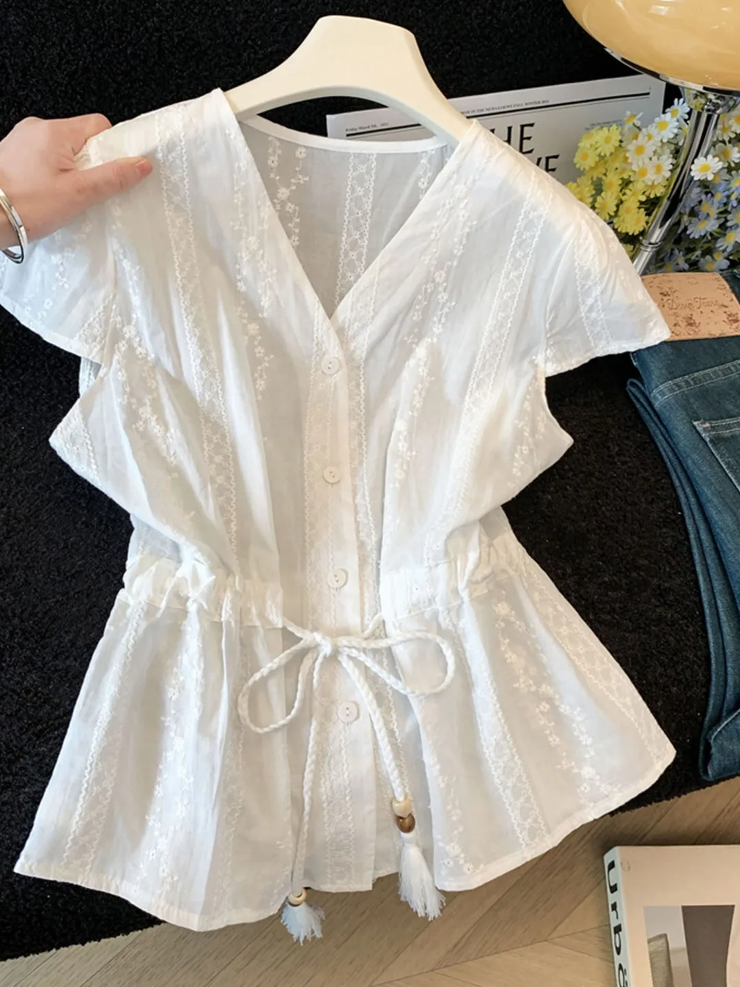 Elegant V-Neck Embroidered Ruffle Belted Slimming Short Sleeve Women's Summer Fashionable Age-Defying Top Lace Shirt
Elegant V-Neck Embroidered Ruffle Belted Slimming Short Sleeve Women's Summer Fashionable Age-Defying Top Lace Shirt