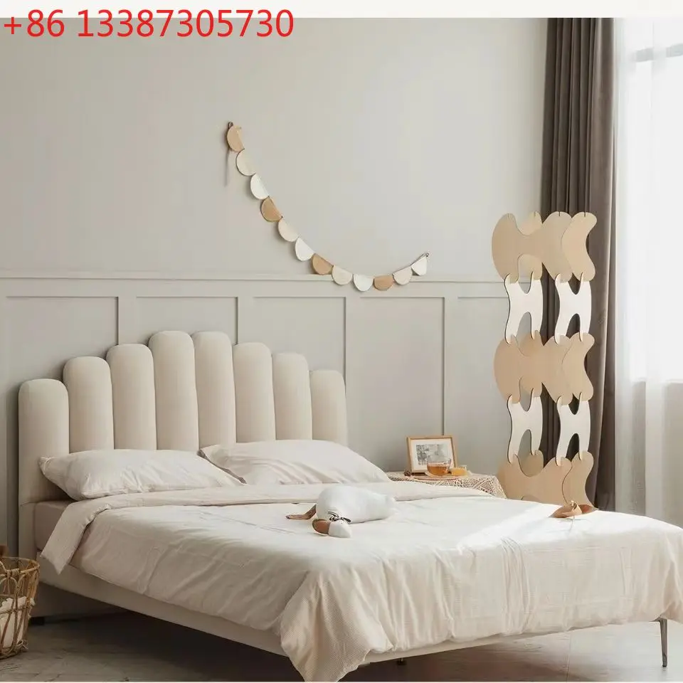 European light luxury bed, simple modern double master bedroom, American fabric bed
European light luxury bed, simple modern double master bedroom, American fabric bed