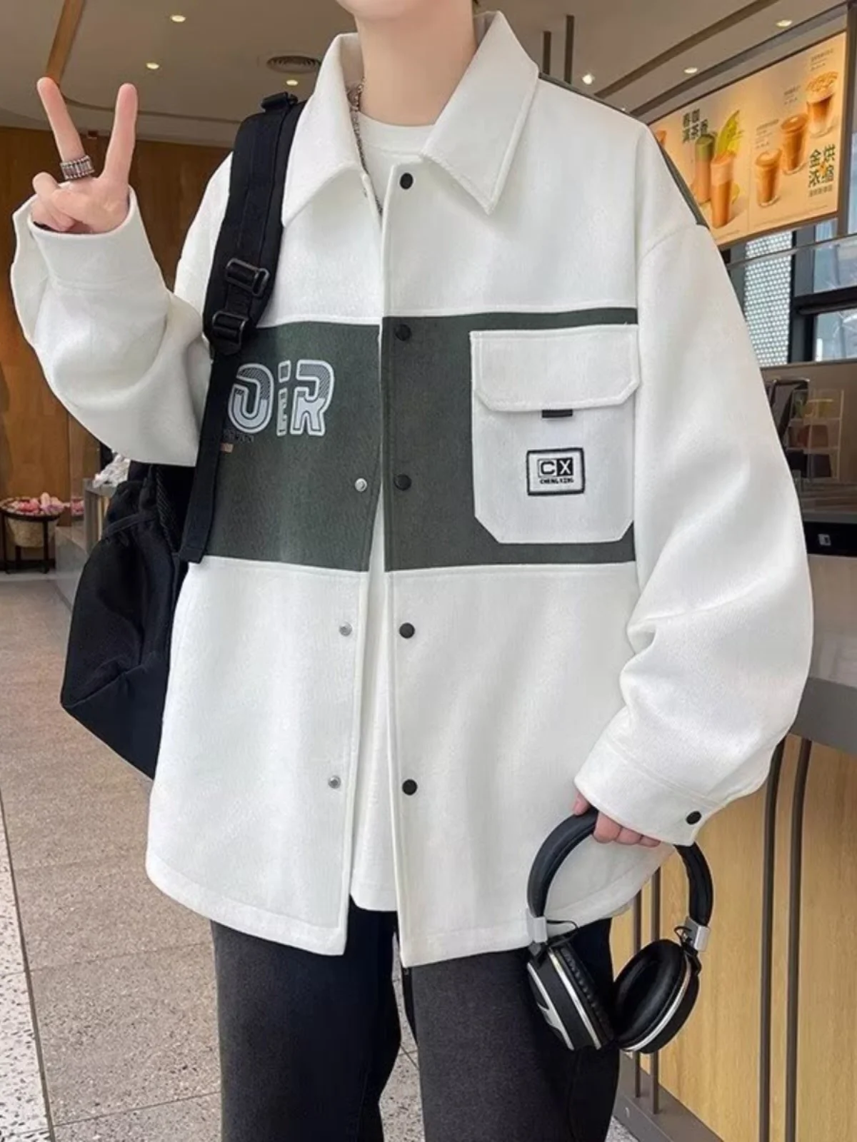 Весенне-осенняя цветная блузка, мужская повседневная свободная верхняя одежда с джатовым воротником, верхняя одежда для подростков, большие размеры, полиэстер
Весенне-осенняя цветная блузка, мужская повседневная свободная верхняя одежда с джатовым воротником, верхняя одежда для подростков, большие размеры, полиэстер