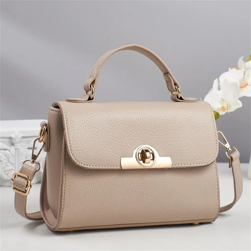 Роскошная брендовая кожаная женская большая сумка Модная популярная классическая элегантная парижская дизайнерская повседневная винтажная сумка
Роскошная брендовая кожаная женская большая сумка Модная популярная классическая элегантная парижская дизайнерская повседневная винтажная сумка