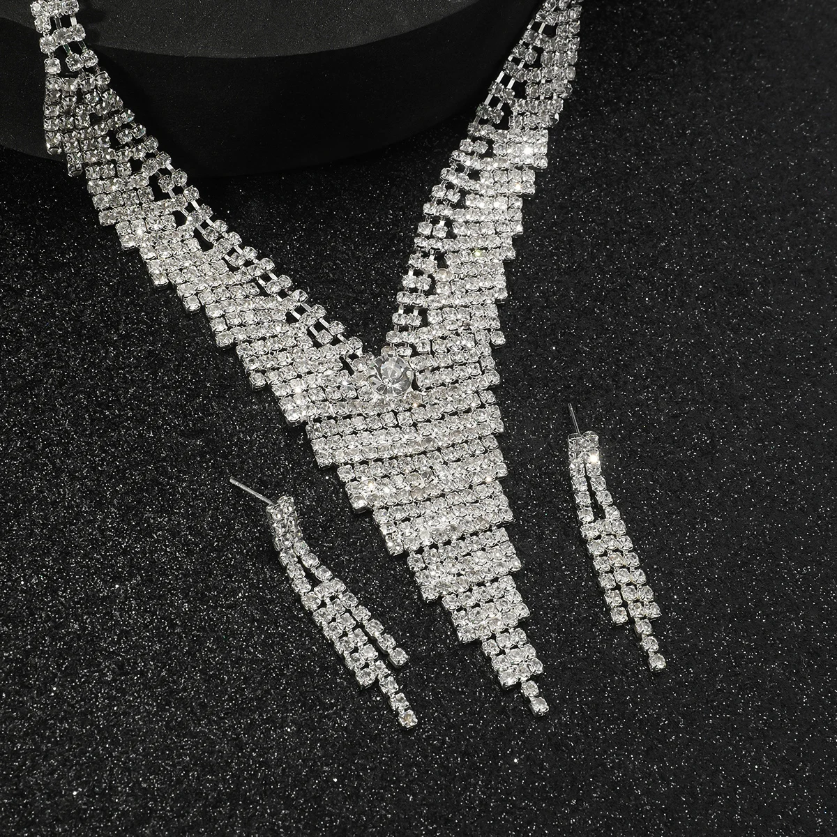 Rhinestone Elegant Necklace Earrings Set Bridal Jewelry Gifts Wedding Party Accessories
Rhinestone Elegant Necklace Earrings Set Bridal Jewelry Gifts Wedding Party Accessories
