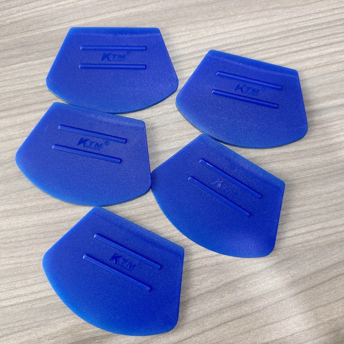 5pcs Carbon Fiber Film Squeegee Vinyl Car Wrap Scraper with Scratch-free Suede Felt Wrapping Window Tint Tool
5pcs Carbon Fiber Film Squeegee Vinyl Car Wrap Scraper with Scratch-free Suede Felt Wrapping Window Tint Tool