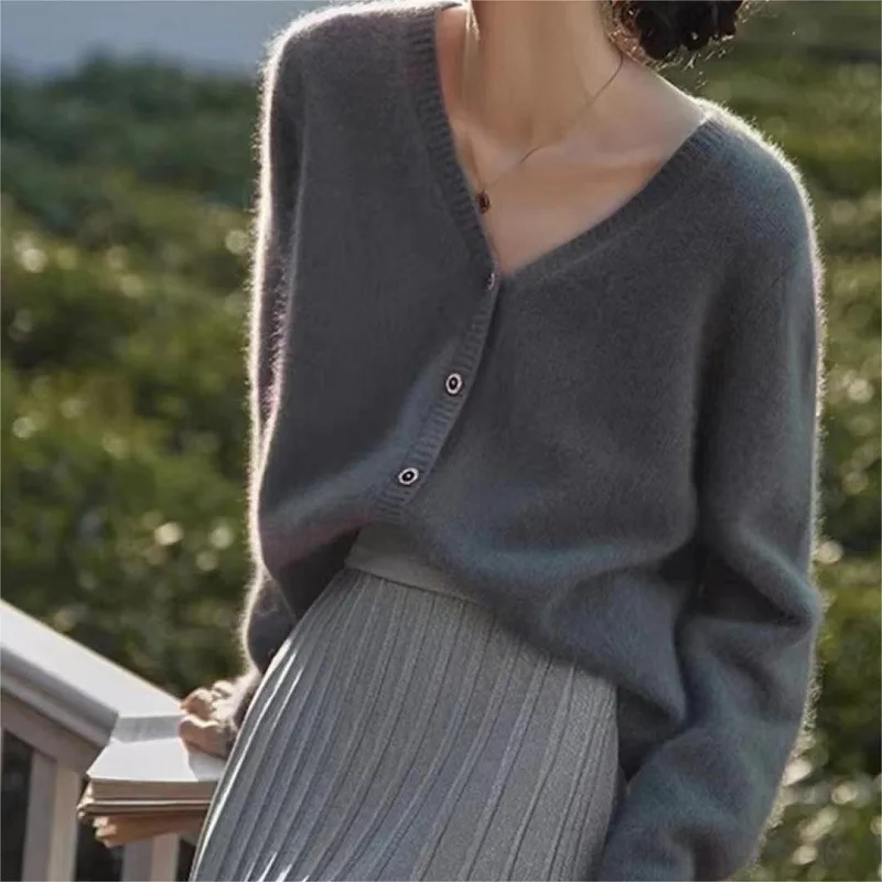2026 New Fashion Spring Autumn V-neck Sweater Cardigan Women's Loose Soft-knit Jacket Female Knitwear Clothing Korean Tops
2026 New Fashion Spring Autumn V-neck Sweater Cardigan Women's Loose Soft-knit Jacket Female Knitwear Clothing Korean Tops