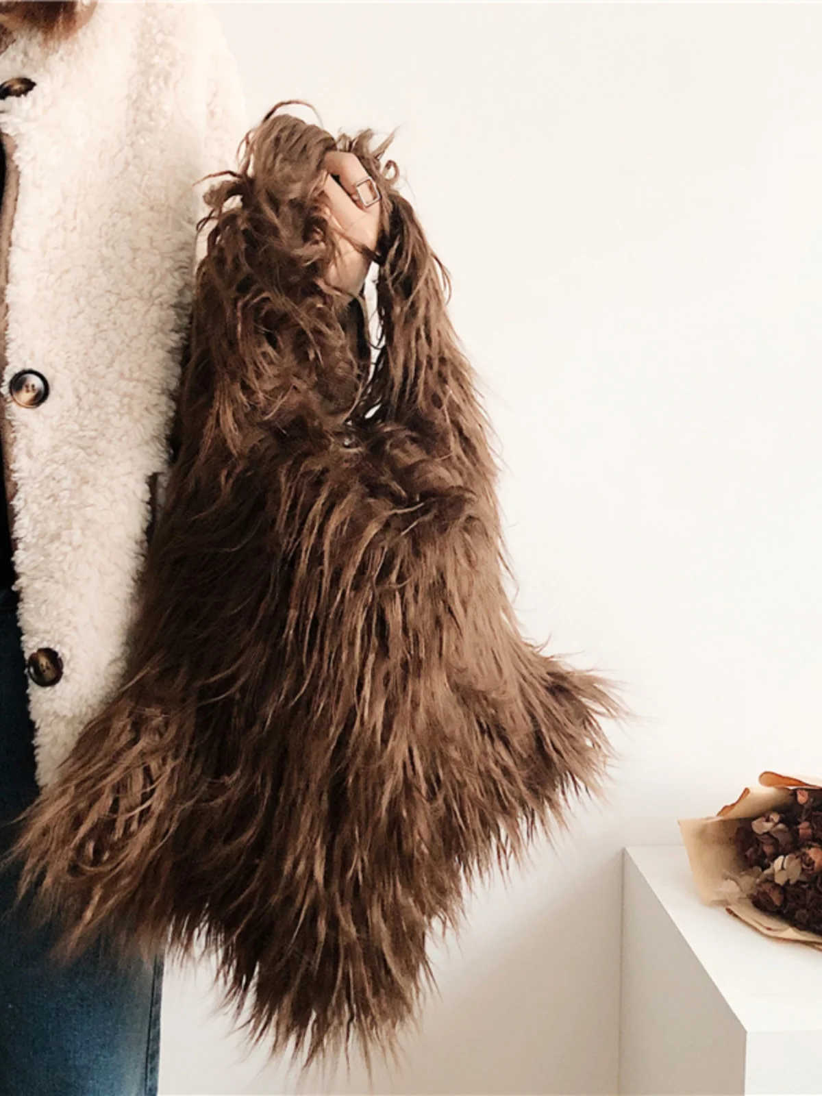 European And American Retro Plush Women's Bag Large Capacity Portable High-end Personalized Single Shoulder Crossbody Bag Trendy
European And American Retro Plush Women's Bag Large Capacity Portable High-end Personalized Single Shoulder Crossbody Bag Trendy