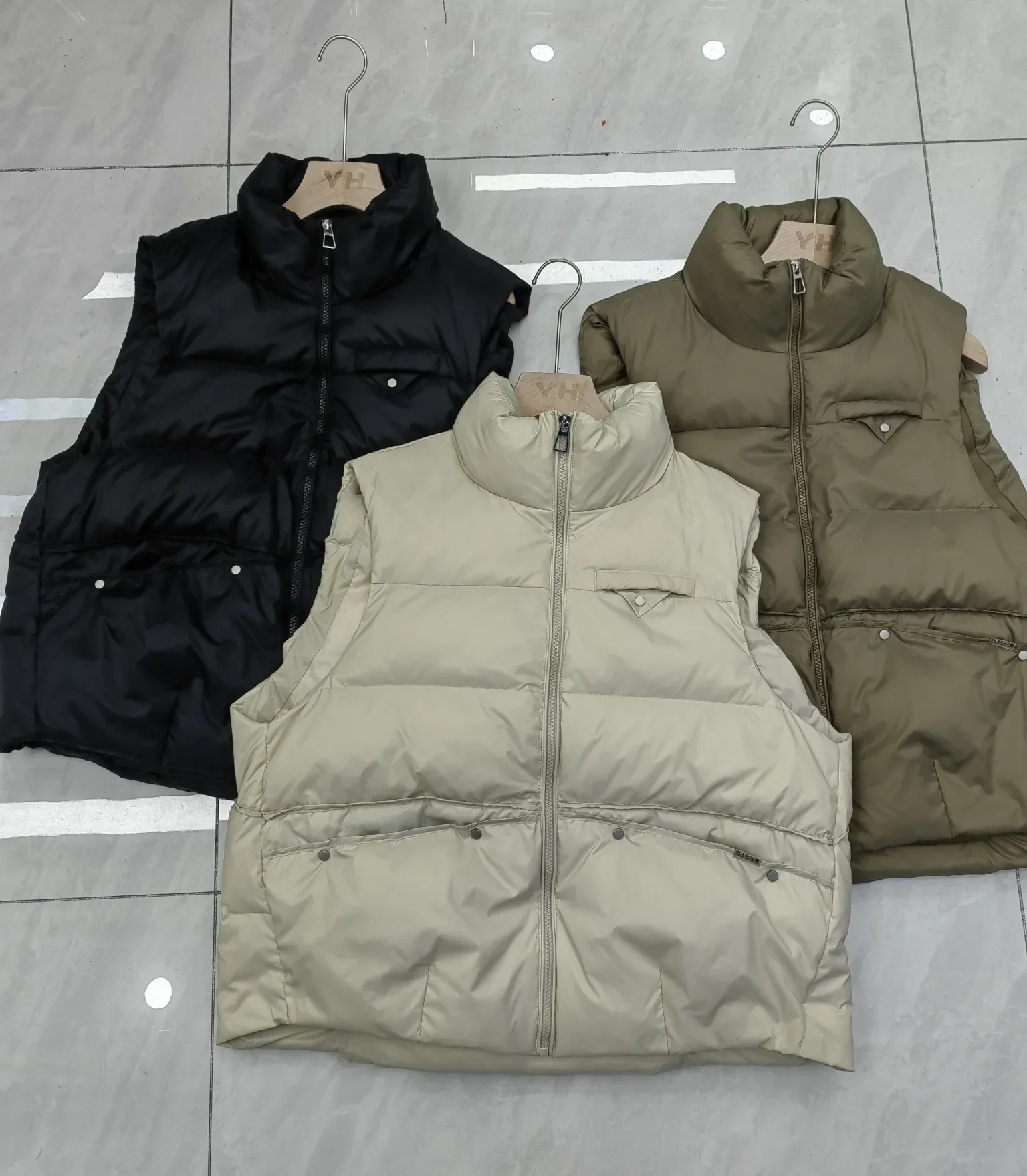 2024 New Women Winter Vest Ultra Light 90% White Duck Down Vests Female Loose Sleeveless Jackets Windproof Waistcoat Outwear
2024 New Women Winter Vest Ultra Light 90% White Duck Down Vests Female Loose Sleeveless Jackets Windproof Waistcoat Outwear