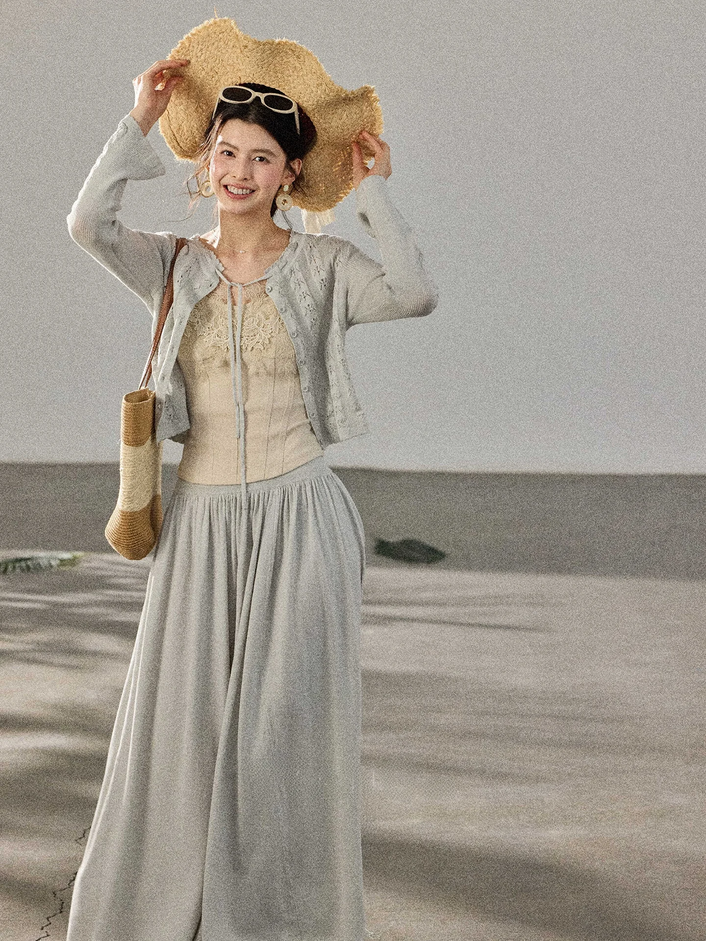 Комплект: вязаный кардиган и юбка с высокой талией из 100% лиоцелла Design Er Yang Qing an Fu. Весенняя женская вязаная одежда.
Комплект: вязаный кардиган и юбка с высокой талией из 100% лиоцелла Design Er Yang Qing an Fu. Весенняя женская вязаная одежда.