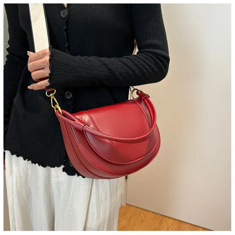 Women's Elegant Leather Crossbody Bag Featuring Retro Vintage Vibe And Smooth Zipper For Daily Errands
Women's Elegant Leather Crossbody Bag Featuring Retro Vintage Vibe And Smooth Zipper For Daily Errands