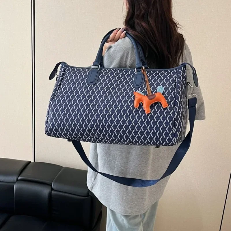 Waterproof Pu Travel Bag, Hand-held, Large-capacity, Diagonal, Short-distance Business Trip and Travel Luggage Storage Bag
Waterproof Pu Travel Bag, Hand-held, Large-capacity, Diagonal, Short-distance Business Trip and Travel Luggage Storage Bag