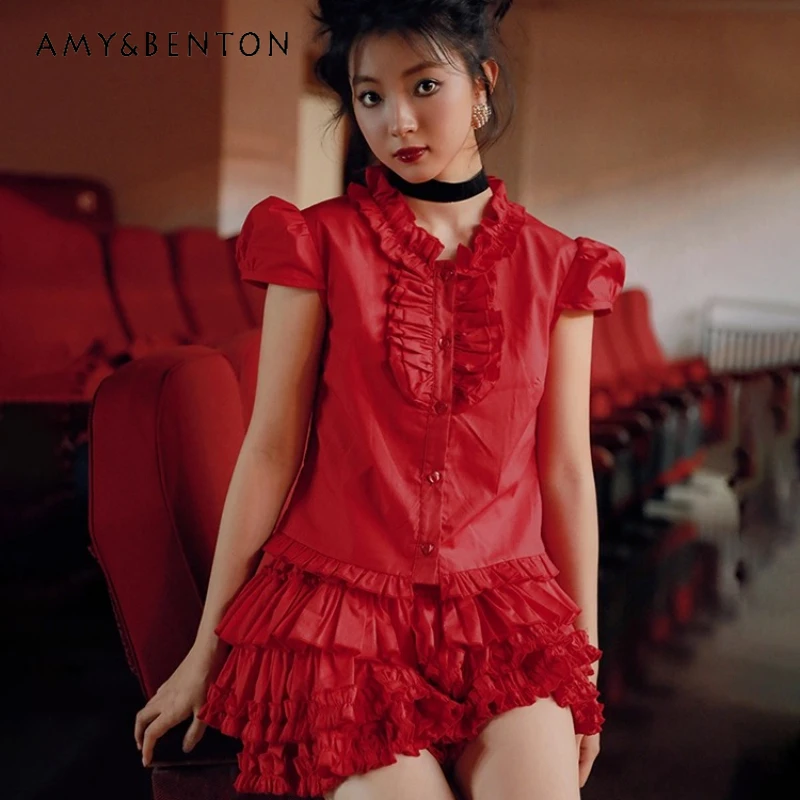 European American Sweet Spicy Retro Design Ruffled Puff Sleeve Women's Shirts 2025 Summer New Red Mini Short Skirts Set Ladies
European American Sweet Spicy Retro Design Ruffled Puff Sleeve Women's Shirts 2025 Summer New Red Mini Short Skirts Set Ladies