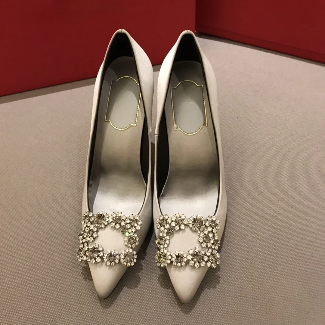 2024 summer new women's shoes, flower buckle fashion, comfortable to wear, wear everything, unique silk, size34-40
2024 summer new women's shoes, flower buckle fashion, comfortable to wear, wear everything, unique silk, size34-40