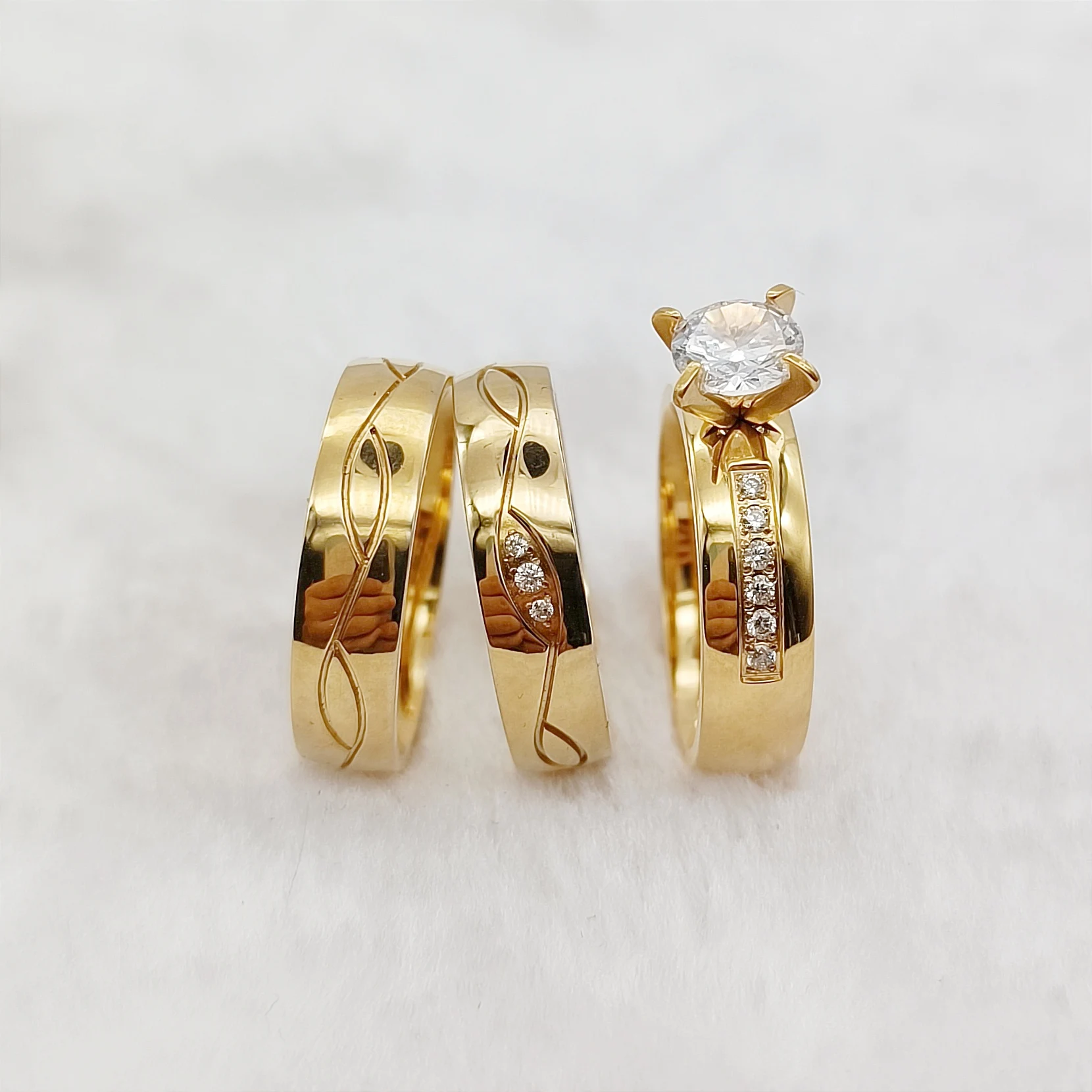 Lover Crown Couples Wedding Rings Sets For men and women 18k Gold Plated Jewery cz Diamond Engagement Ring
Lover Crown Couples Wedding Rings Sets For men and women 18k Gold Plated Jewery cz Diamond Engagement Ring