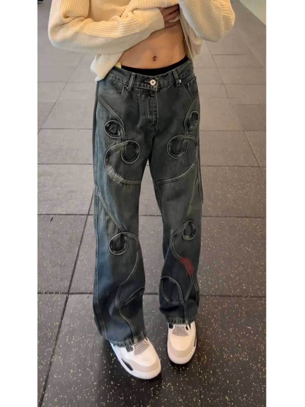 Retro Blue Patchwork Embroidered Men's Jeans Mid-Rise Flared Pants High Waist Cotton Polyester Blend Long Straight Cut Jeans
Retro Blue Patchwork Embroidered Men's Jeans Mid-Rise Flared Pants High Waist Cotton Polyester Blend Long Straight Cut Jeans