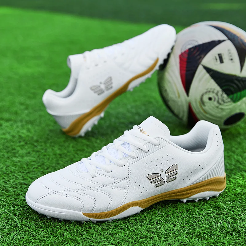 Новые мужские футбольные бутсы TF/FG для взрослых, ультралегкие, для игры на траве, унисекс, кроссовки, горячая распродажа, высококачественные, профессиональные
Новые мужские футбольные бутсы TF/FG для взрослых, ультралегкие, для игры на траве, унисекс, кроссовки, горячая распродажа, высококачественные, профессиональные