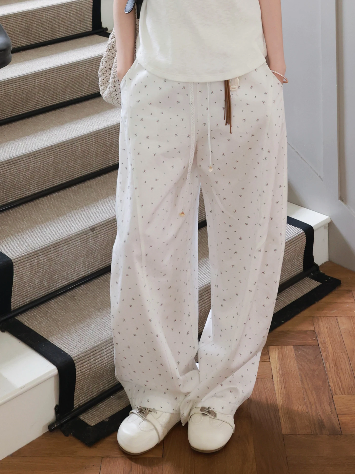 Loose Floral Straight Leg Pants for Women Casual Comfortable Cotton Blend High Waist ME Brand Fashionable Loose Fit Trousers
Loose Floral Straight Leg Pants for Women Casual Comfortable Cotton Blend High Waist ME Brand Fashionable Loose Fit Trousers