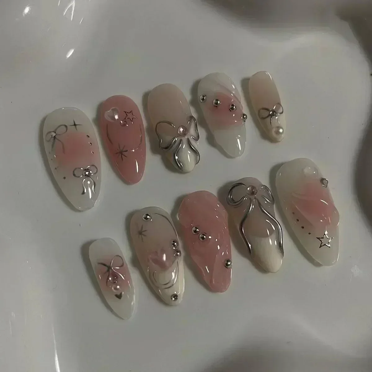 24Pcs White Almond False Nails Ballet with French Design Wearable Fake Nails Gradient Simple Full Cover Press on Nail Tips Art
24Pcs White Almond False Nails Ballet with French Design Wearable Fake Nails Gradient Simple Full Cover Press on Nail Tips Art