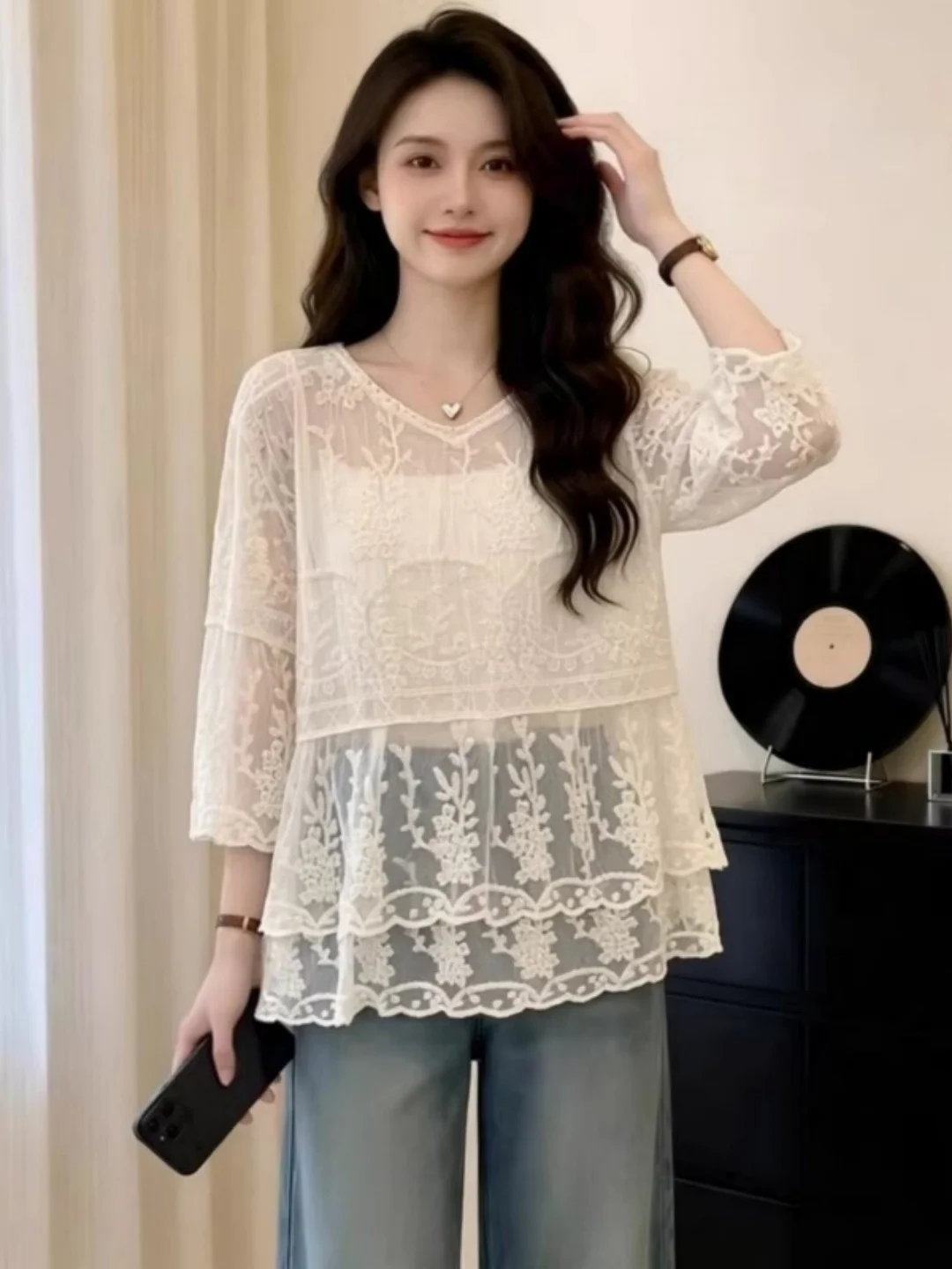 Lace Shirt Hollow out Sleeve V-Neck Splice Mid-Length Women's Summer Sunshade Casual Loose Style Floral Pattern Girl's Top
Lace Shirt Hollow out Sleeve V-Neck Splice Mid-Length Women's Summer Sunshade Casual Loose Style Floral Pattern Girl's Top