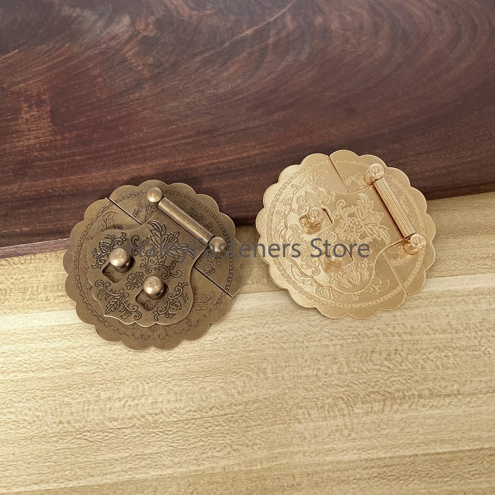 Ретро антикварная латунная пряжка с замком, мебельная коробка, пряжка для ювелирных изделий, сундук из чистой меди, пряжка для чемодана, застежка, защелка, застежка
Ретро антикварная латунная пряжка с замком, мебельная коробка, пряжка для ювелирных изделий, сундук из чистой меди, пряжка для чемодана, застежка, защелка, застежка