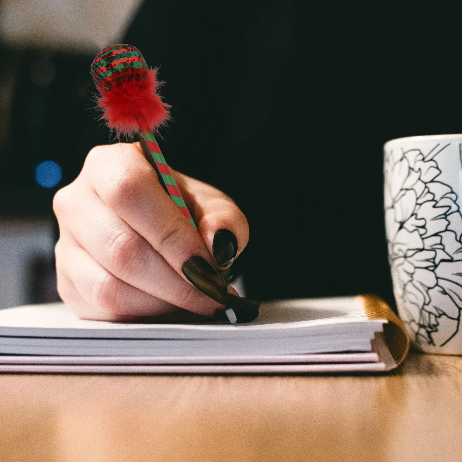 12Pcs Festival Decoration Pen Christmas Ballpoint Set Creative Theme Design Full Strokes Bright Colors Writing Engagement
12Pcs Festival Decoration Pen Christmas Ballpoint Set Creative Theme Design Full Strokes Bright Colors Writing Engagement